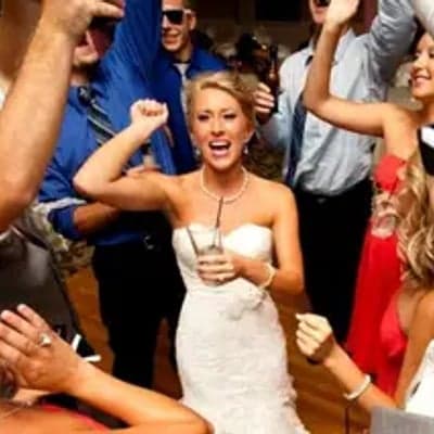 Dependable Wedding Djs & Photo Booths